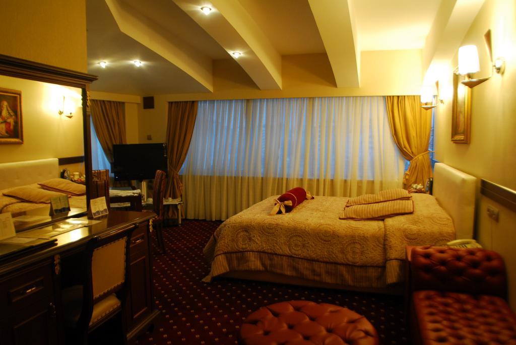 Adana Erten Hotel ภายนอก รูปภาพ